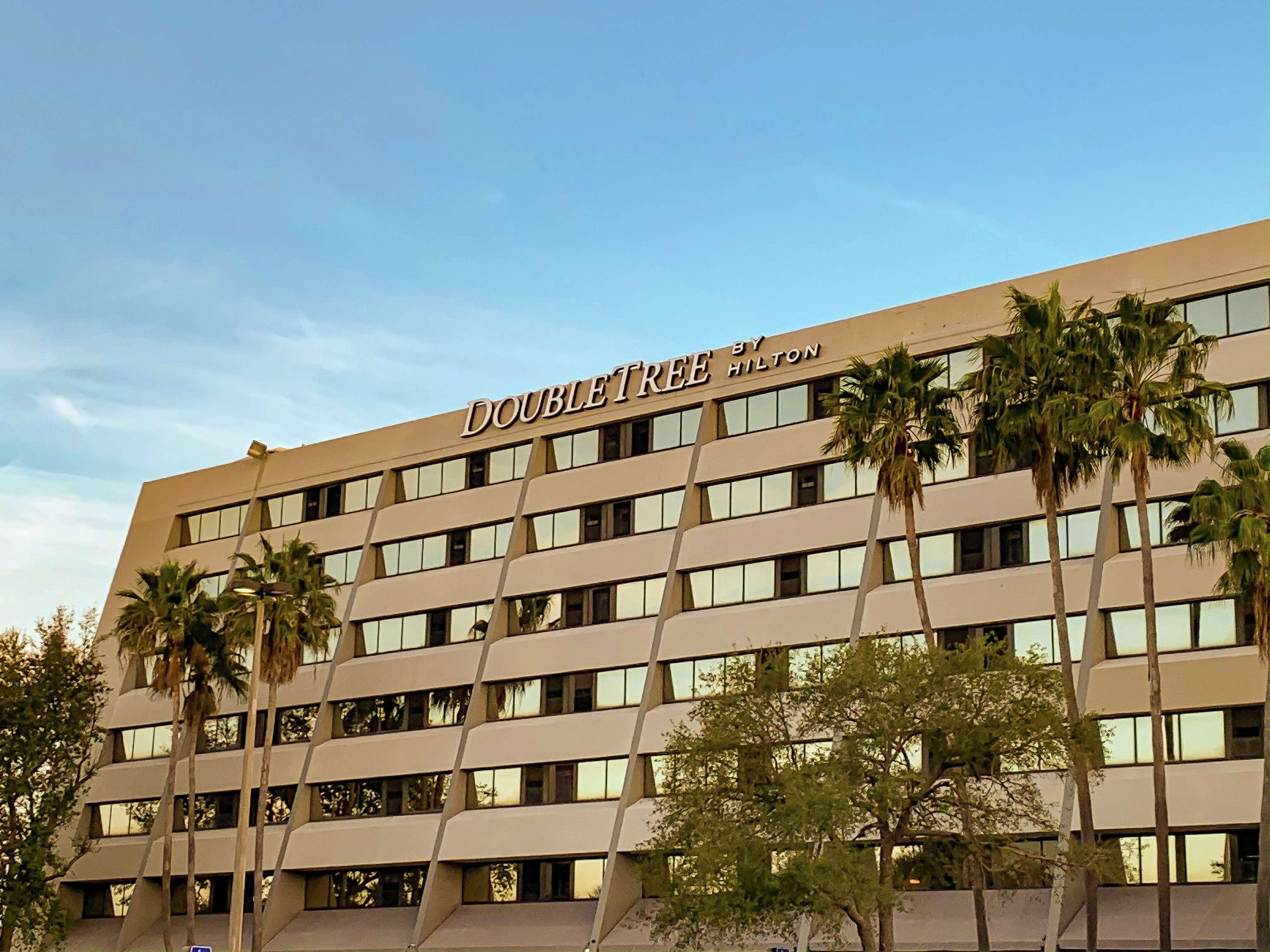 Doubletree By Hilton Tampa Rocky Point Waterfront Hotel Екстериор снимка