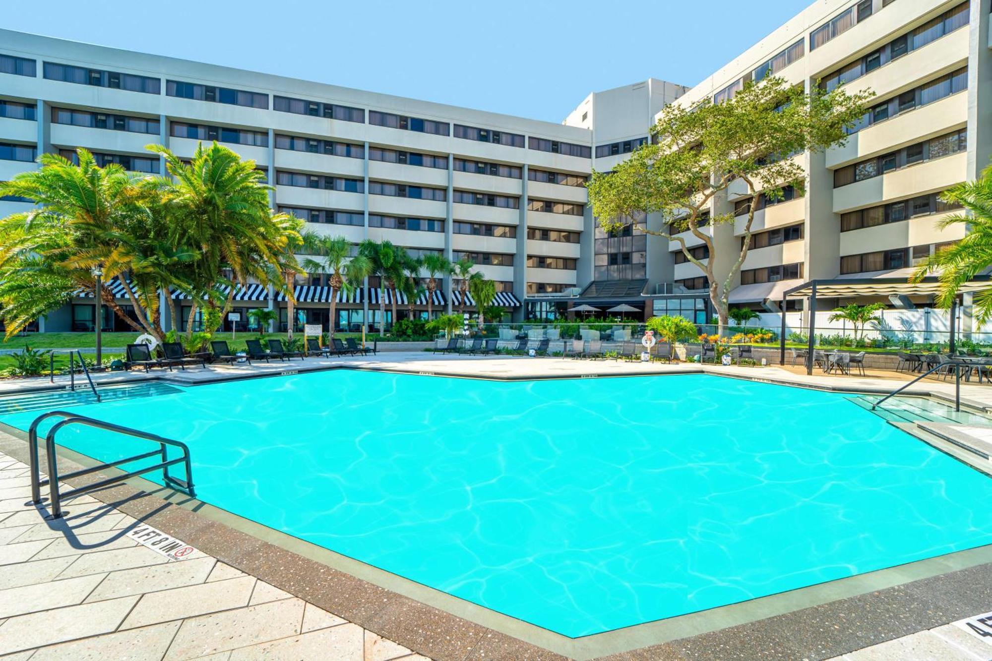 Doubletree By Hilton Tampa Rocky Point Waterfront Hotel Екстериор снимка